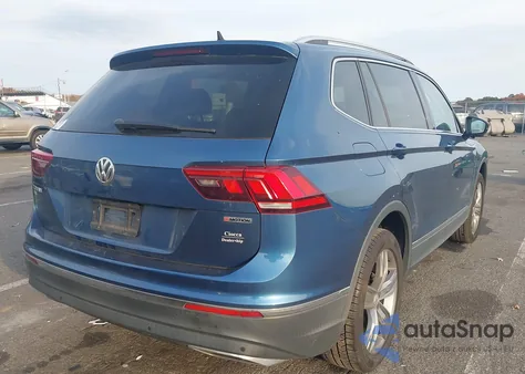 2020 Volkswagen Tiguan 2.0T Se/2.0T Se R-Line Black/2.0T Sel z USA, uszkodzony, nr VIN 3VV2B7AX9LM077430